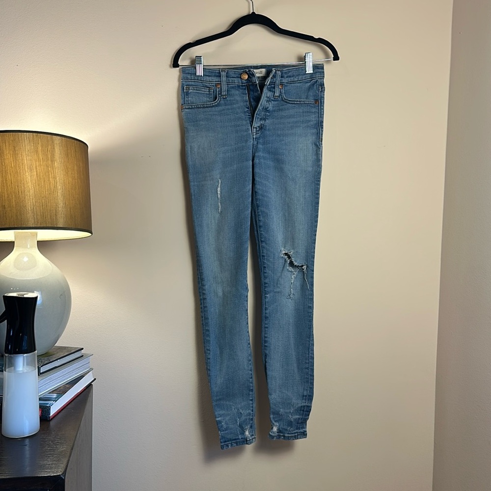 ‼️ Madewell | 9” High Rise - Extra distressed! Size 25